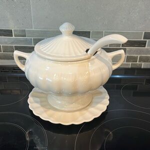 Vintage Calif. Orig. 663 Pottery Cream Soup Tureen w/Lid, Ladle, & Under Plate